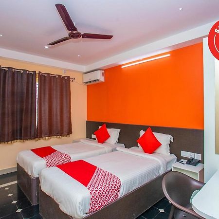 OYO 22837 Chairmen's Hotel Bangalore Buitenkant foto