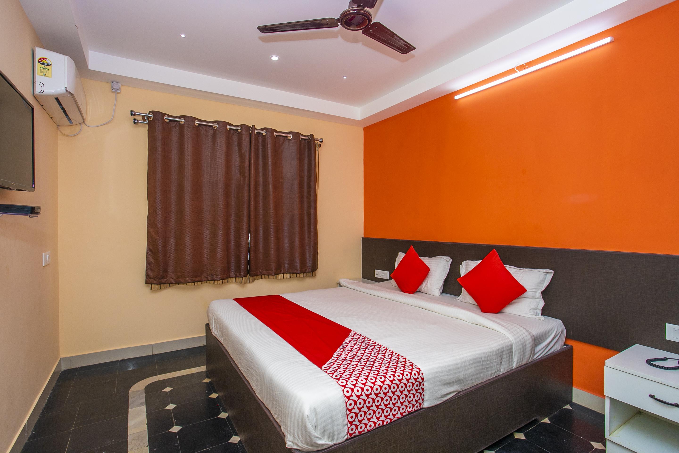 OYO 22837 Chairmen's Hotel Bangalore Buitenkant foto