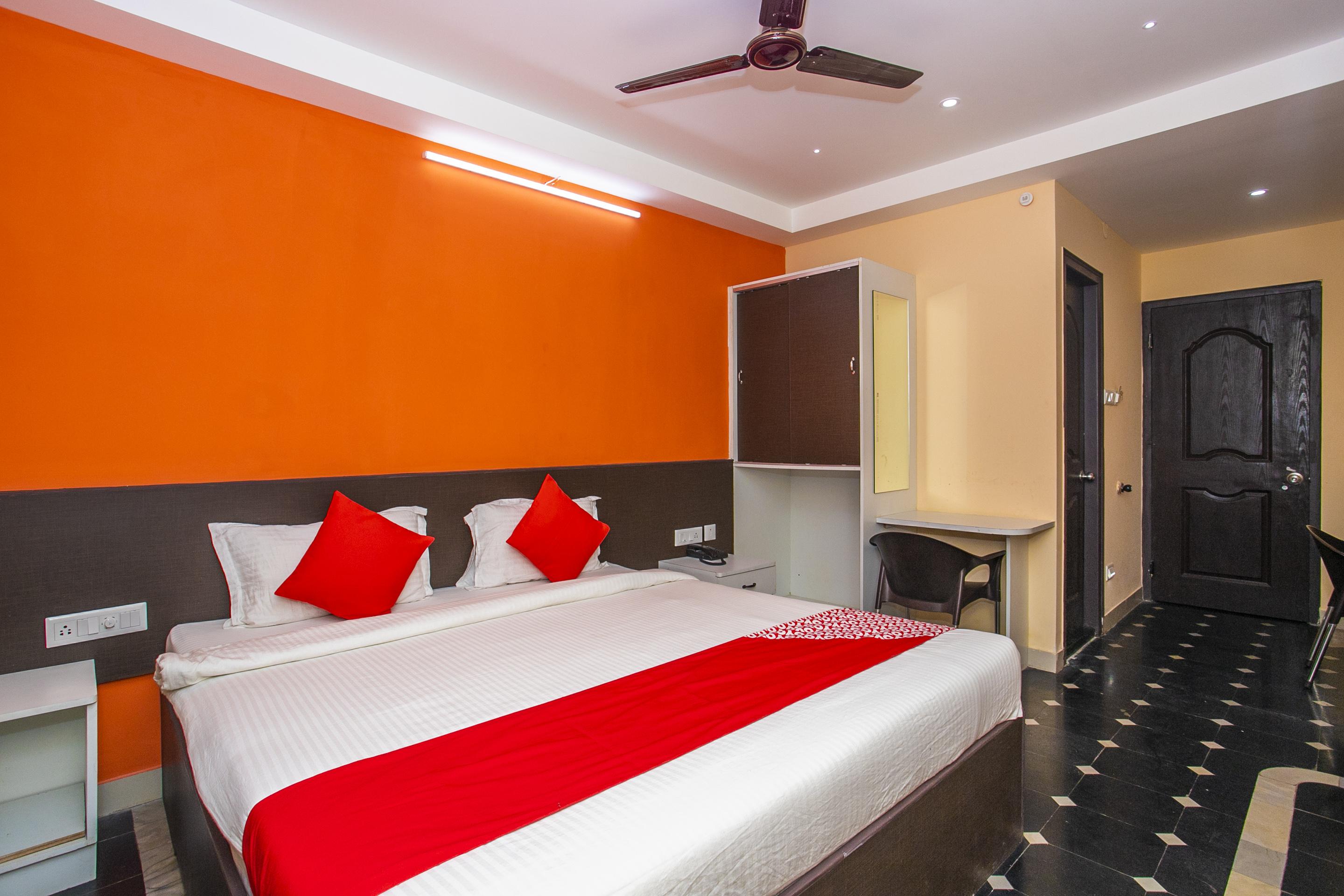 OYO 22837 Chairmen's Hotel Bangalore Buitenkant foto