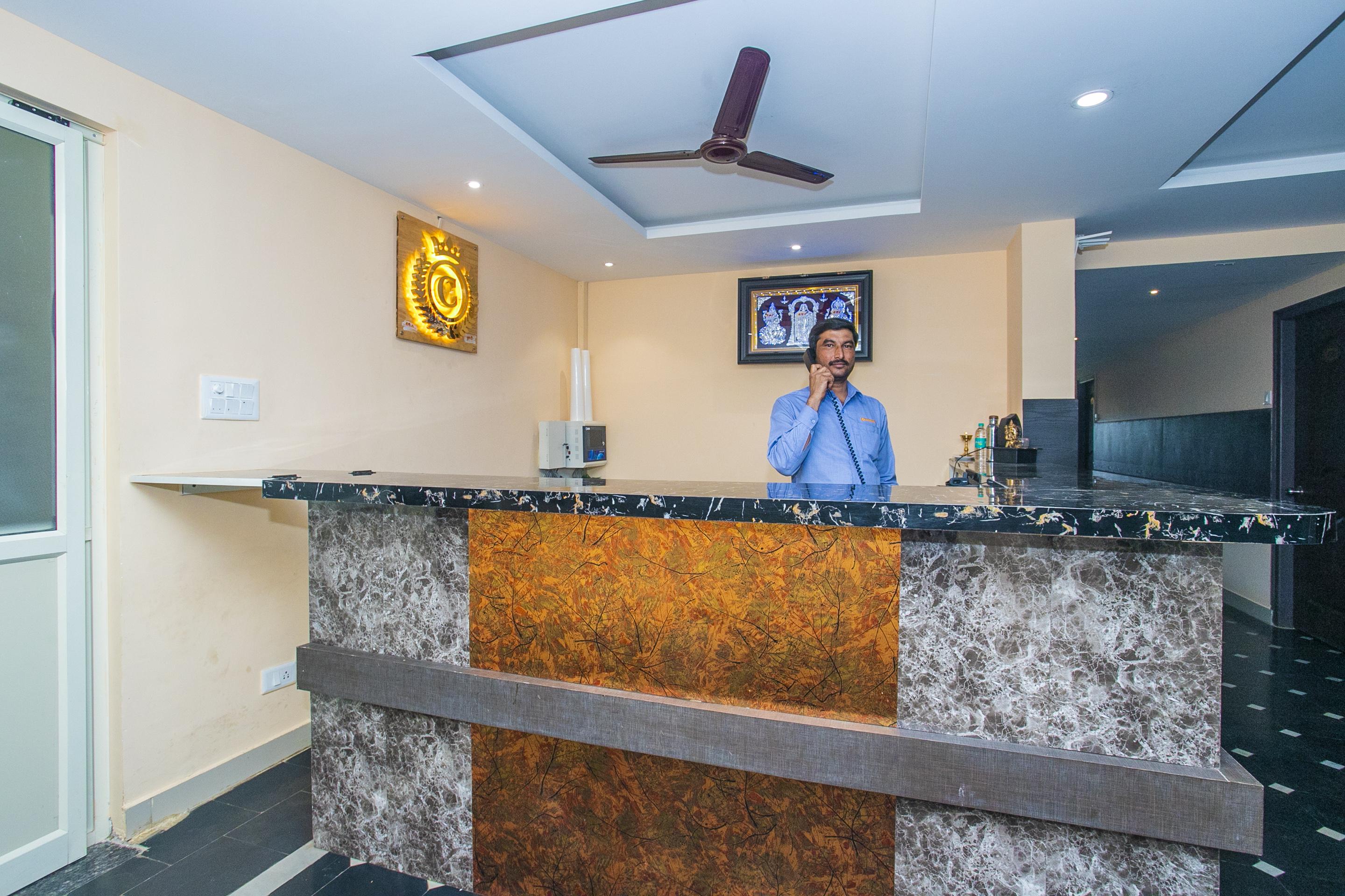 OYO 22837 Chairmen's Hotel Bangalore Buitenkant foto