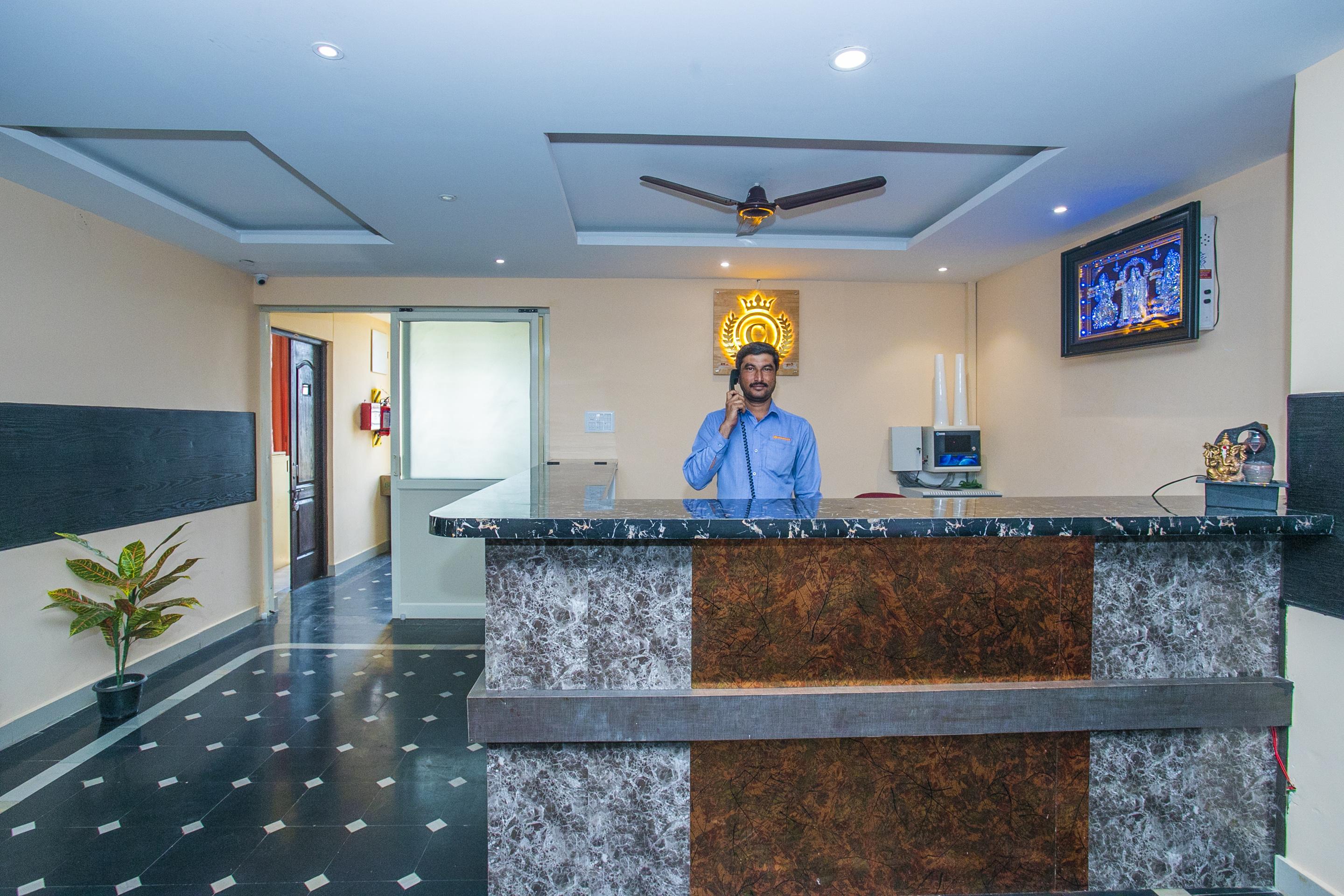 OYO 22837 Chairmen's Hotel Bangalore Buitenkant foto