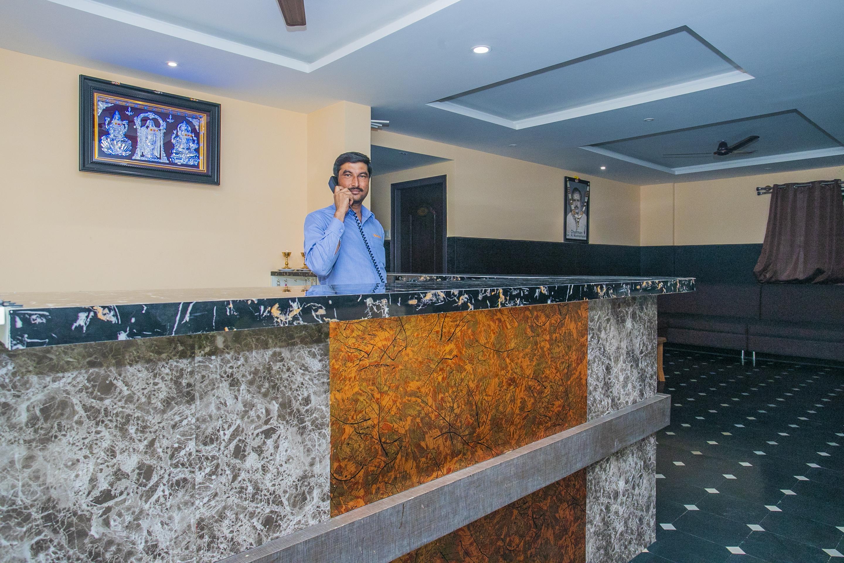 OYO 22837 Chairmen's Hotel Bangalore Buitenkant foto