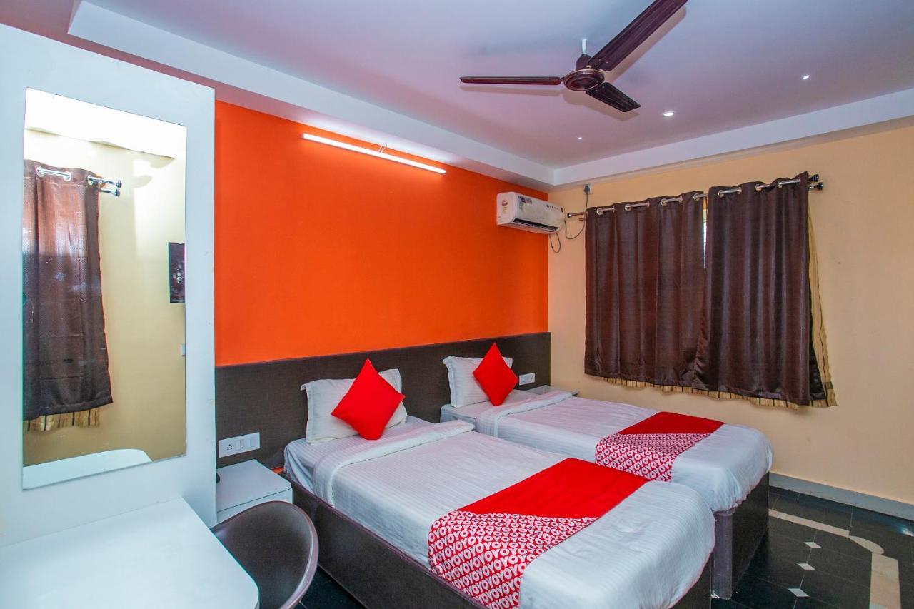 OYO 22837 Chairmen's Hotel Bangalore Buitenkant foto