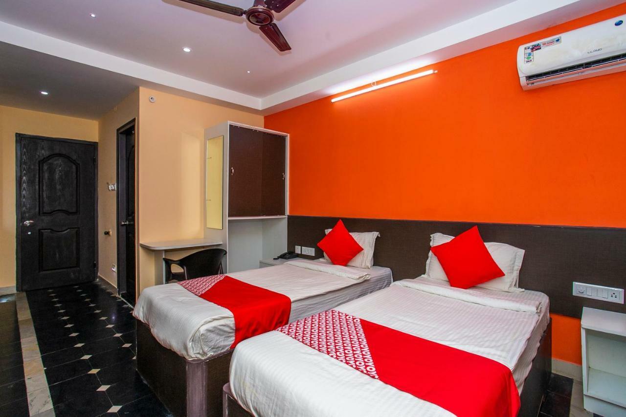OYO 22837 Chairmen's Hotel Bangalore Buitenkant foto