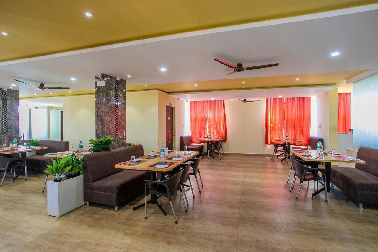 OYO 22837 Chairmen's Hotel Bangalore Buitenkant foto