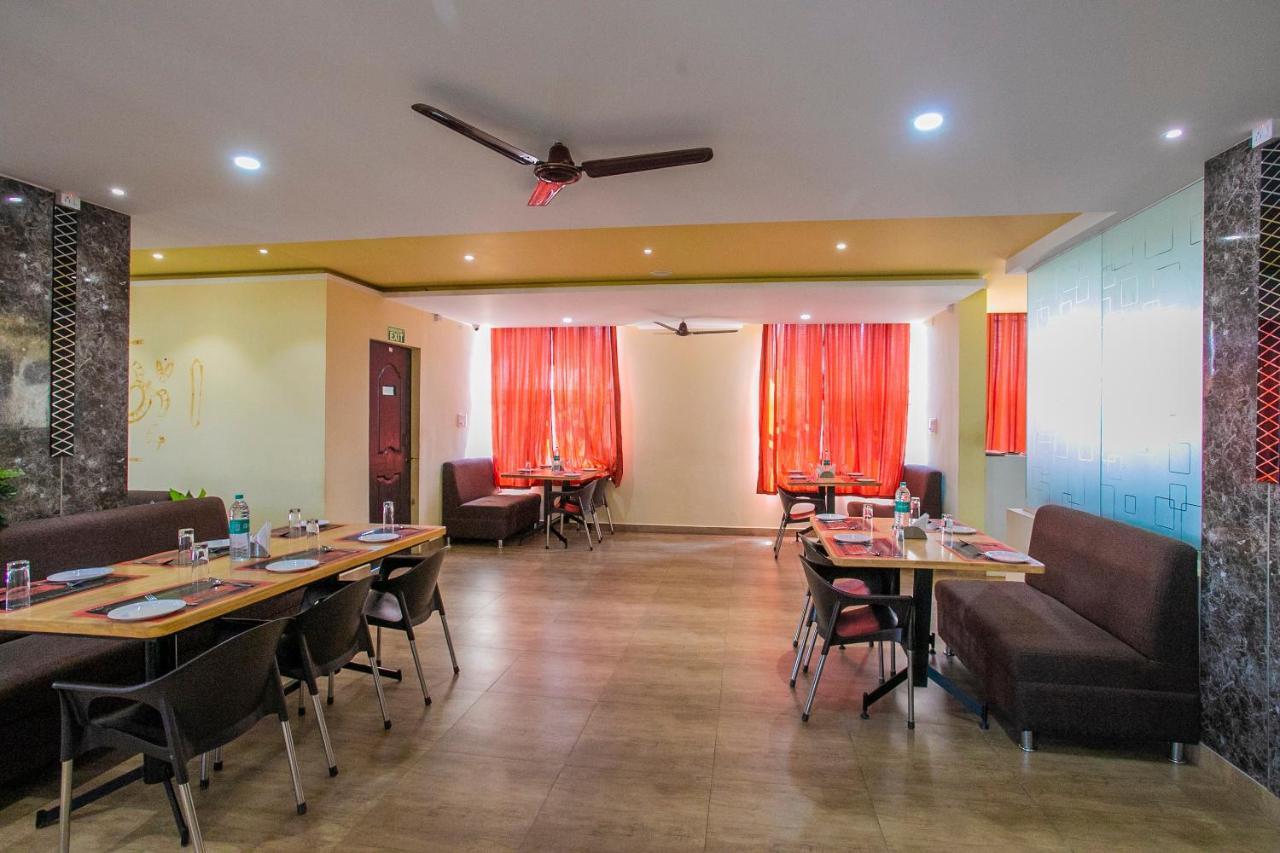 OYO 22837 Chairmen's Hotel Bangalore Buitenkant foto