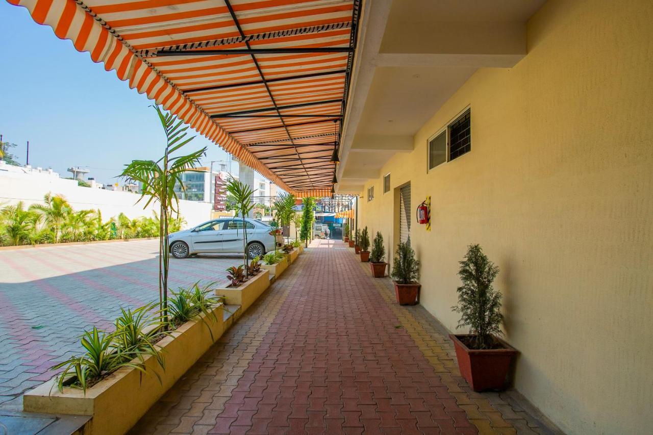 OYO 22837 Chairmen's Hotel Bangalore Buitenkant foto