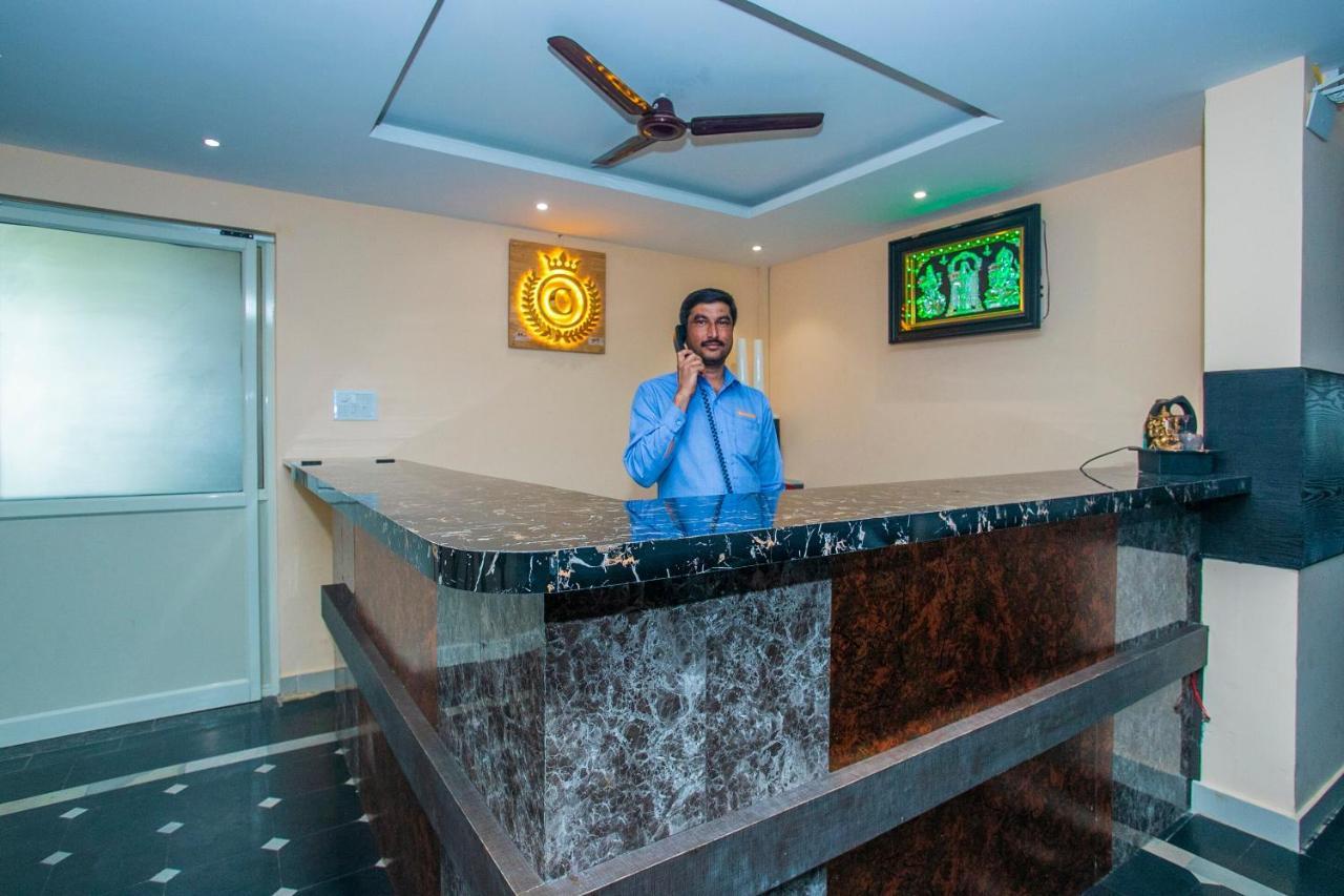 OYO 22837 Chairmen's Hotel Bangalore Buitenkant foto